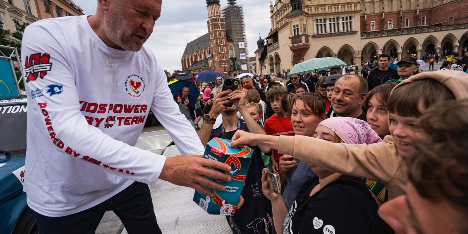 Jak pomóc wrzuć do&nbsp;skarbonki